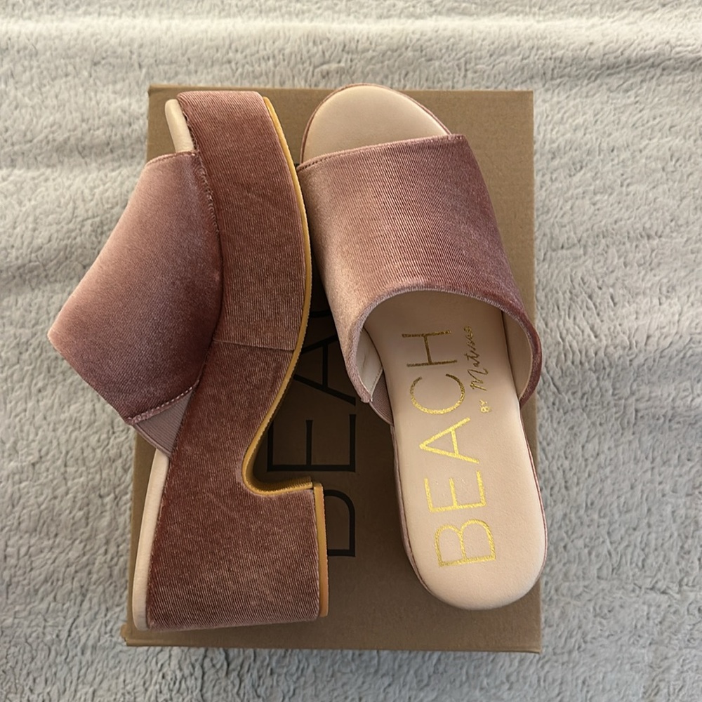 Matisse Terry Rose velvet size 8 new in box heels
